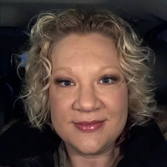 Meet your Posher, Jennifer - Picture 2 of 3